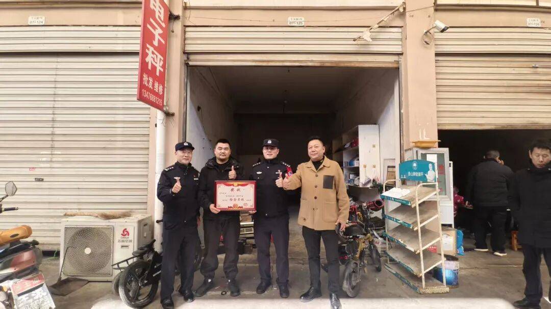 4.2万现金深夜“躺”在路上<strong></p>
<p>虚拟币中逆市</strong>，谁丢的？咸宁民警2天破案发现暖心真相