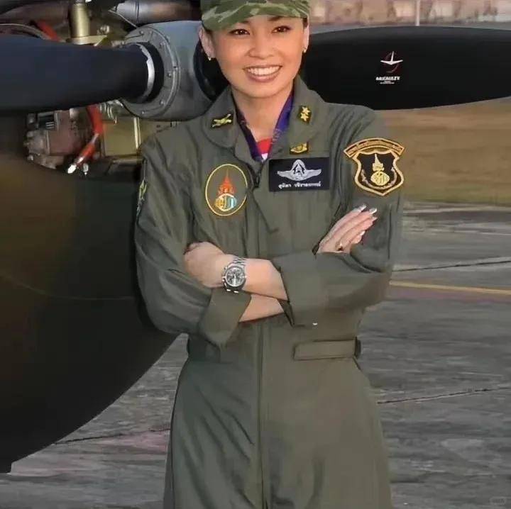 泰国王后访华“穿搭九宫格”出圈<strong></p>
<p>虚拟币中逆市</strong>，隆重珠宝展现用心诚意