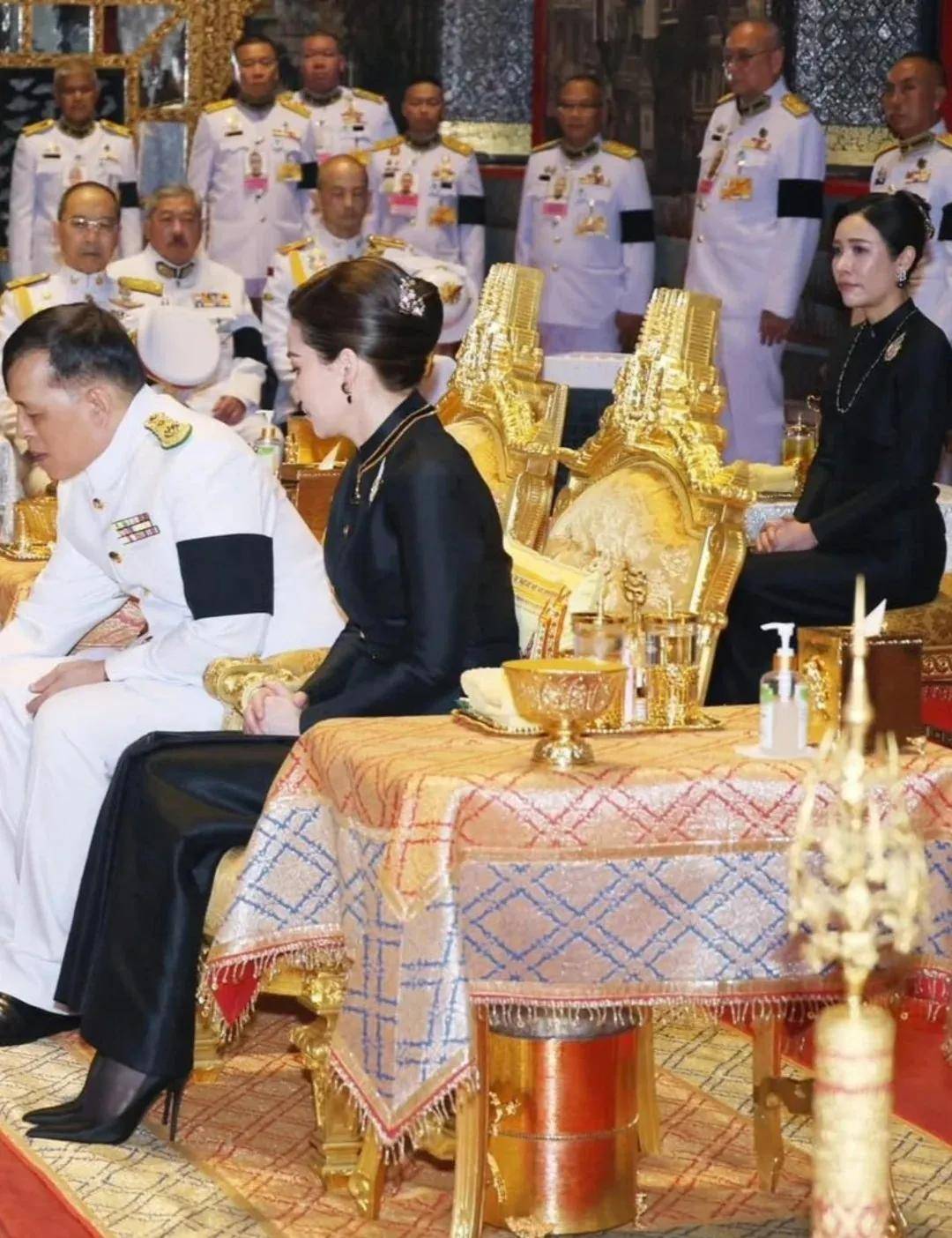 泰国王后访华“穿搭九宫格”出圈<strong></p>
<p>虚拟币中逆市</strong>，隆重珠宝展现用心诚意