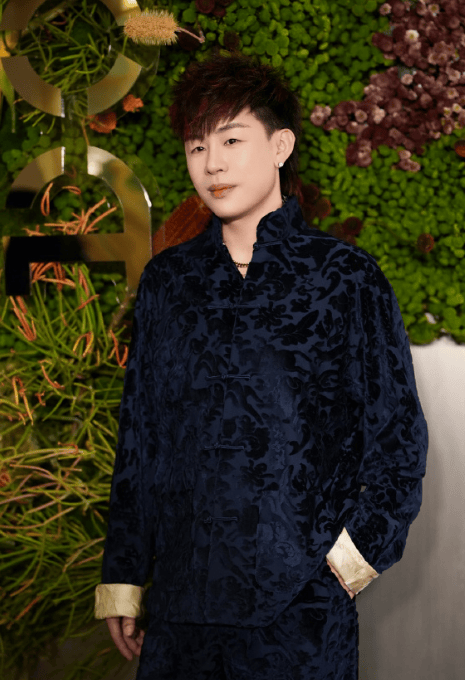 考古|胡彦斌易梦玲恋情曝光！相差16岁横跨歌手网红领域<strong></p>
<p>虚拟币中逆市</strong>，25年底最让人震惊的情侣出现