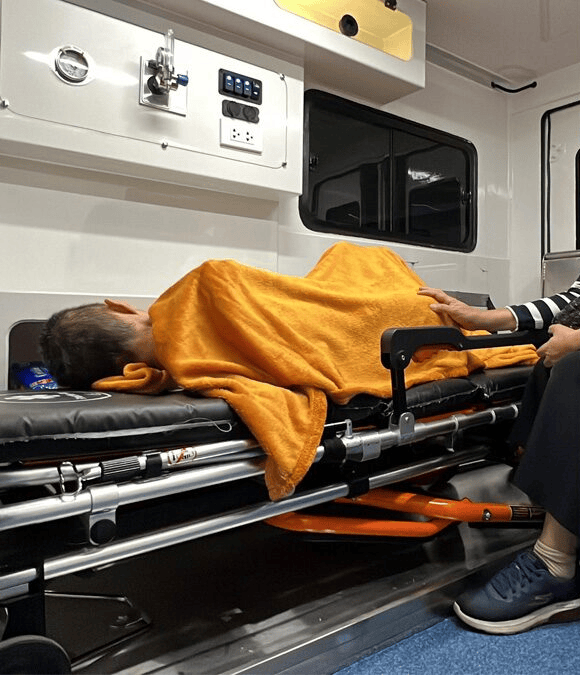 泰国女子被医院宣告脑癌死亡<strong></p>
<p>在哪个app买虚拟币</strong>，火化前突然睁眼，现场众人吓到尖叫