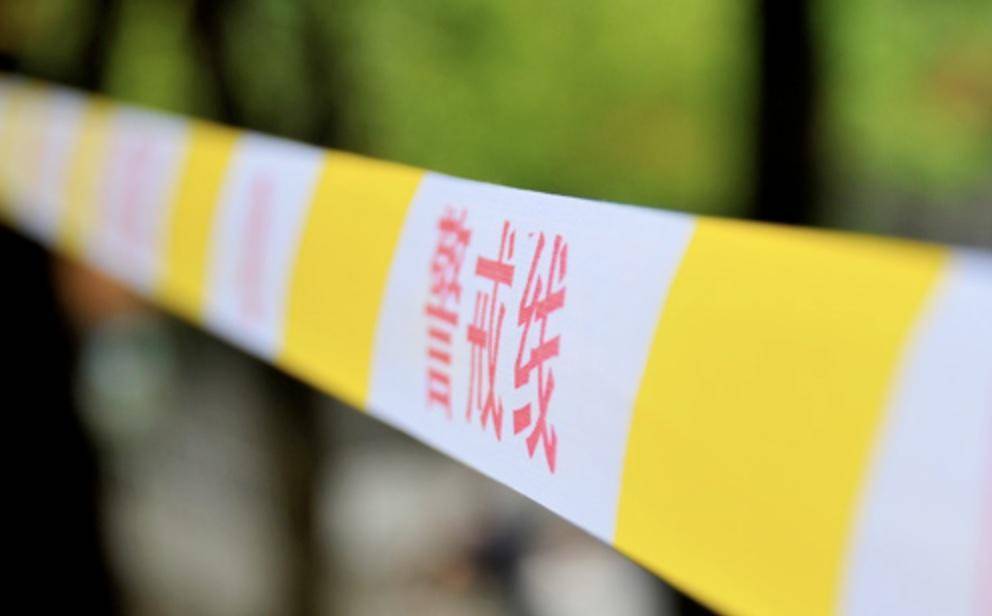 情侣吵架后<strong></p>
<p>在哪个app买虚拟币</strong>，女方受言语刺激跳车身亡 男方被判过失致人死亡罪，一审获刑两年半