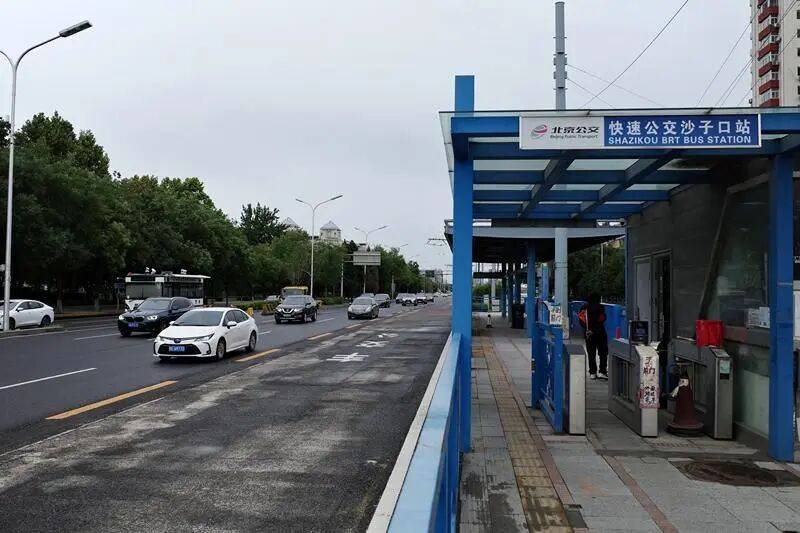 北京快速公交1路前门等4处站台将拆除<strong></p>
<p>在哪个app买虚拟币</strong>,终点站迁至南二环外