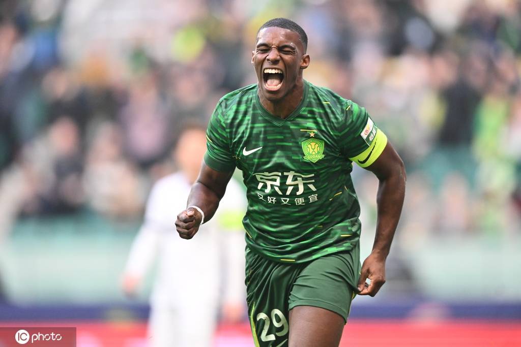 中超最佳阵容:泰山三叉戟领衔 法比奥大四喜夺金靴