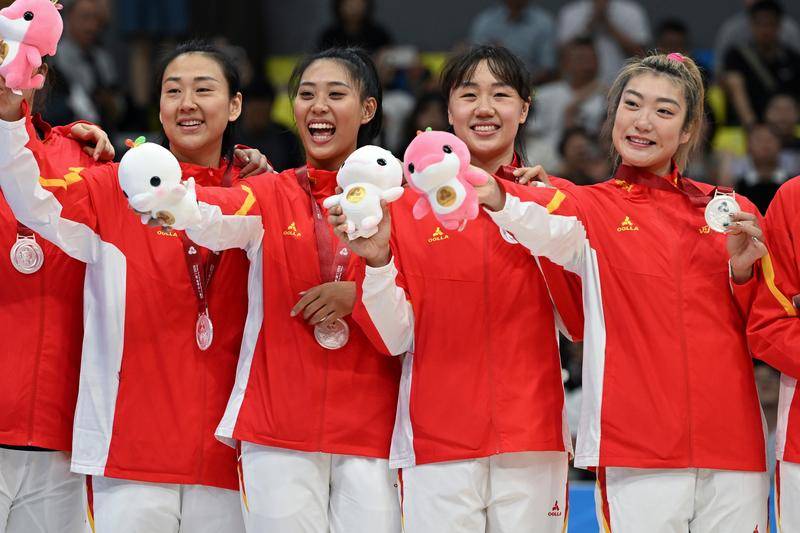 媒体人：有些事超出比赛范畴 让四川女篮投资人心寒