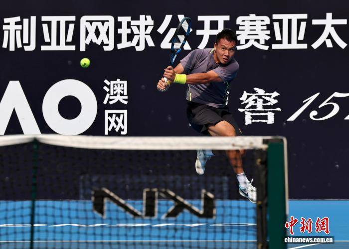 2026澳网亚太区外卡赛男单第一轮：布云朝克特战胜对手晋级8强
