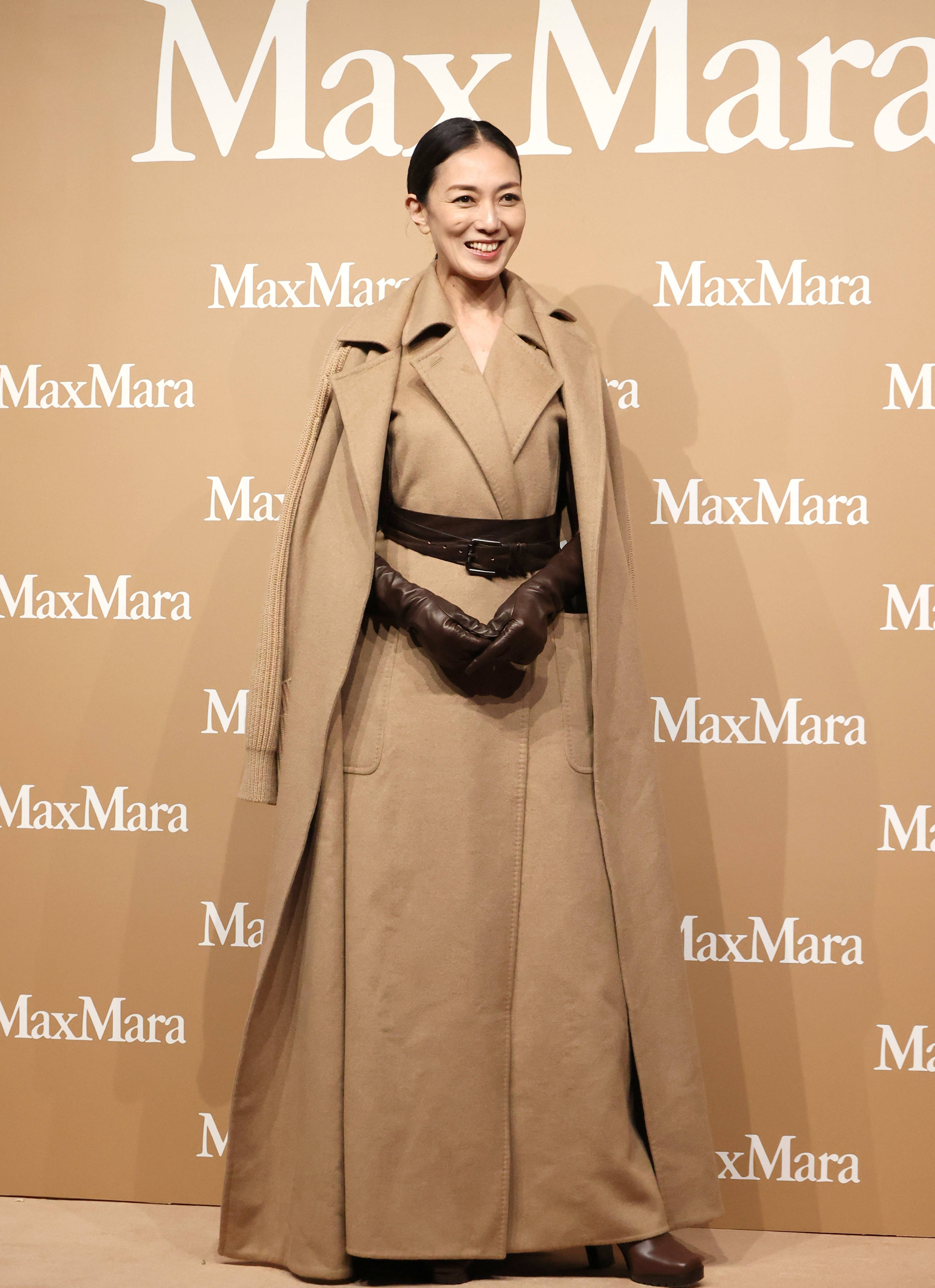 巩俐、梅姨、高圆圆...Power女性冬天少不了一件驼色大衣<strong></p>
<p>查询虚拟币</strong>！