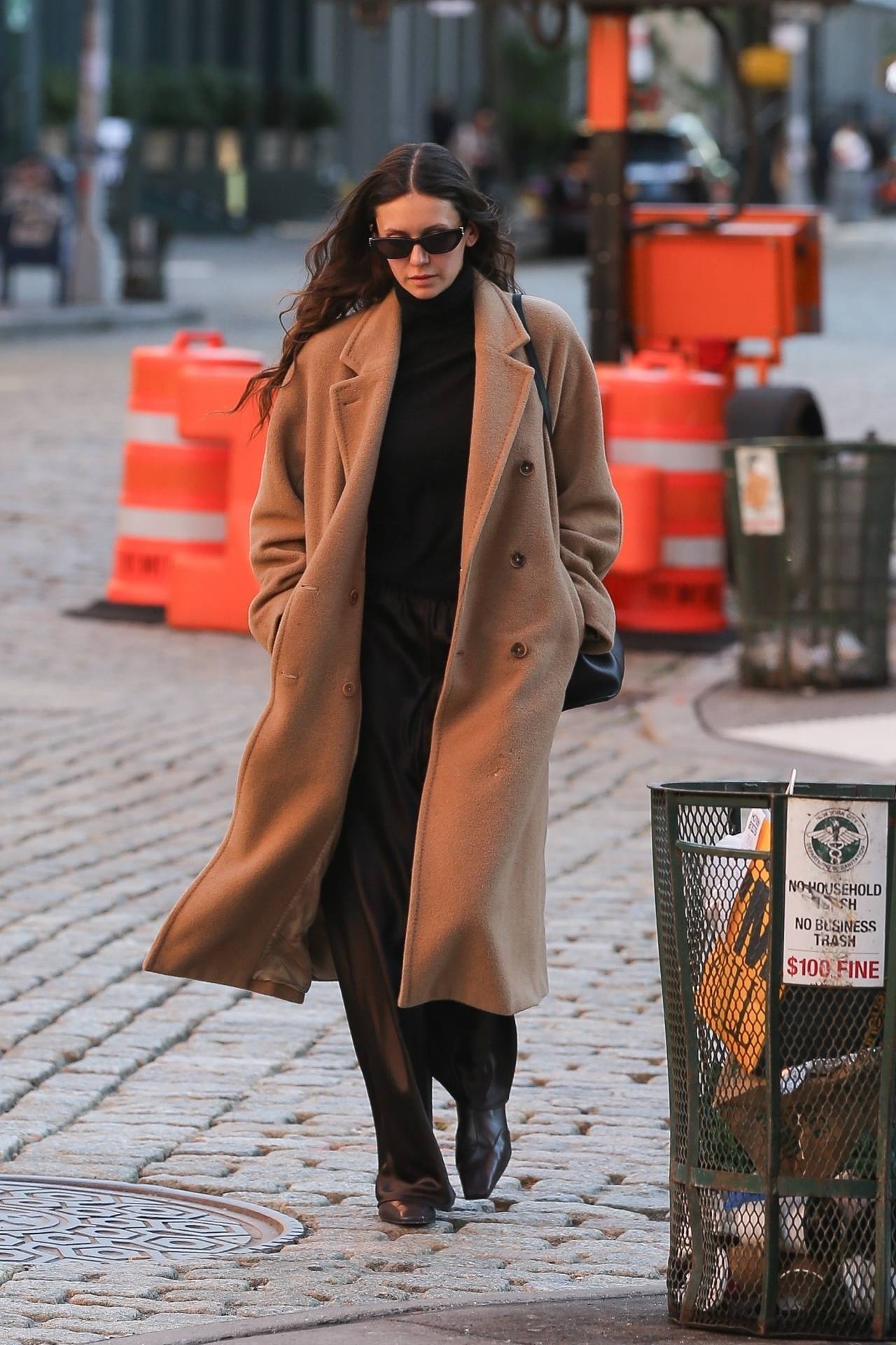 巩俐、梅姨、高圆圆...Power女性冬天少不了一件驼色大衣<strong></p>
<p>查询虚拟币</strong>！