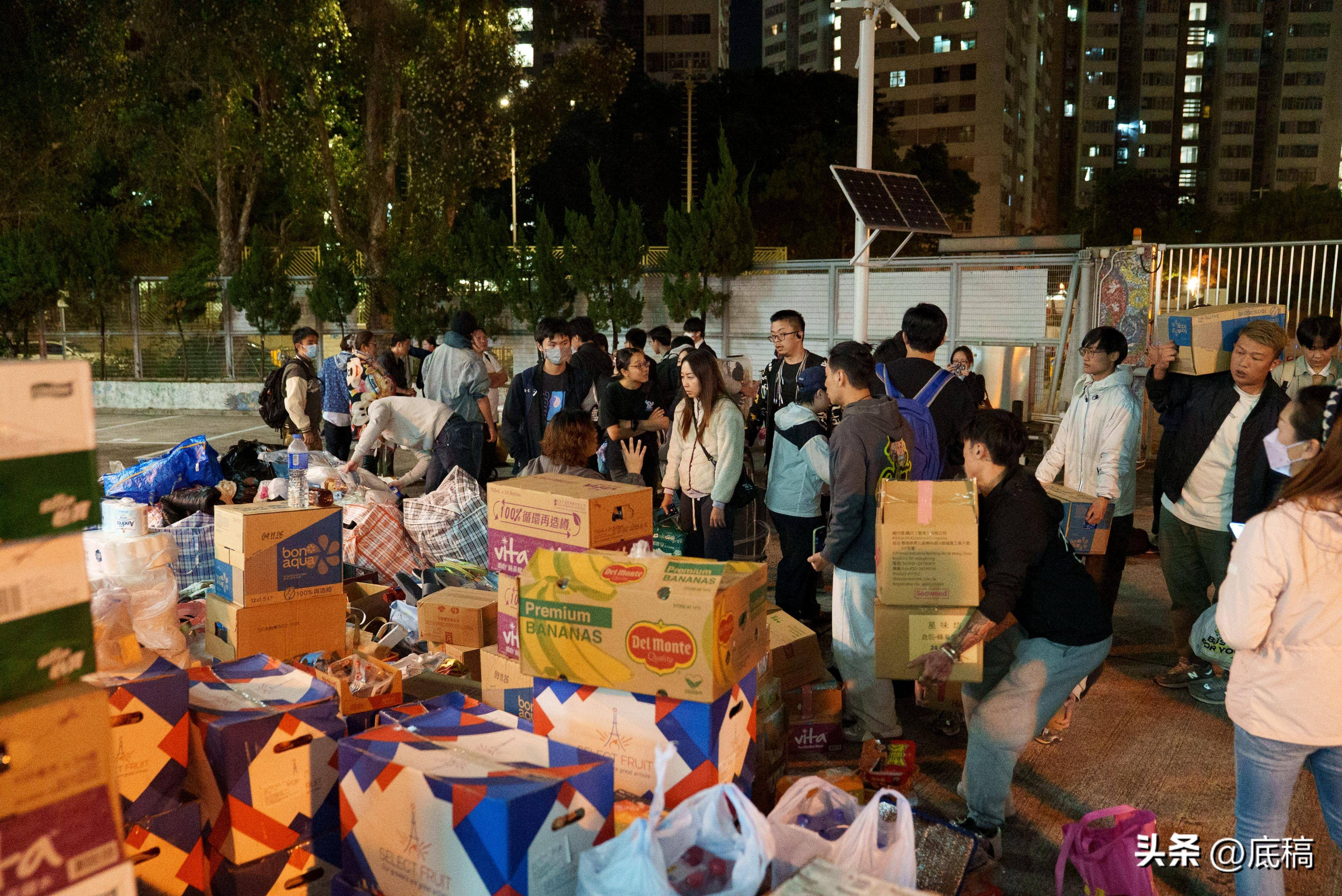 香港宏福苑大火中的一夜：“眼睁睁看着整栋楼被烧”<strong></p>
<p>比特币带动其他虚拟货币</strong>，有住户称母亲仍失联
