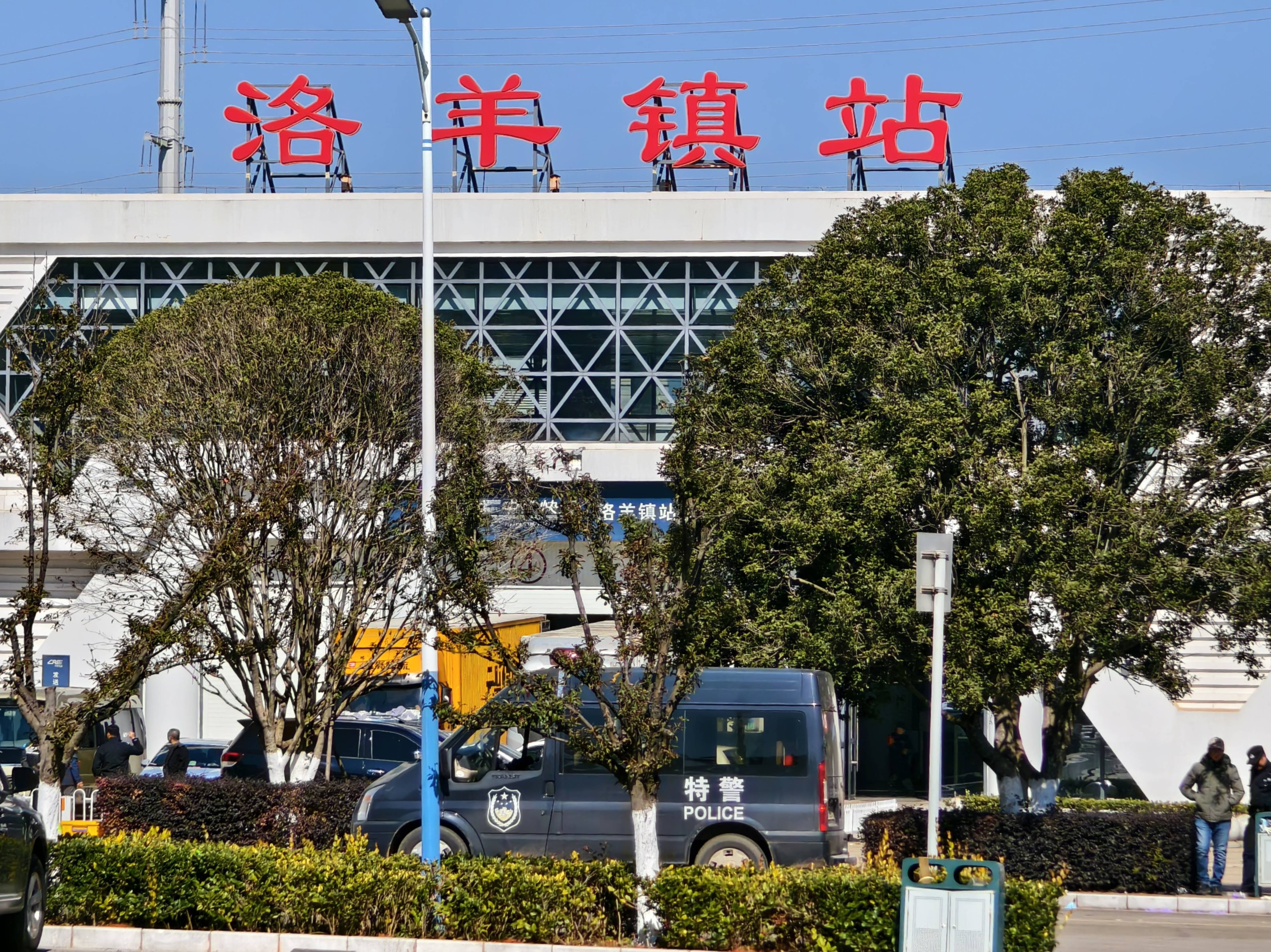 昆明发生试验列车撞施工作业人员事故<strong></p>
<p>比特币带动其他虚拟货币</strong>，开屏新闻记者探访现场