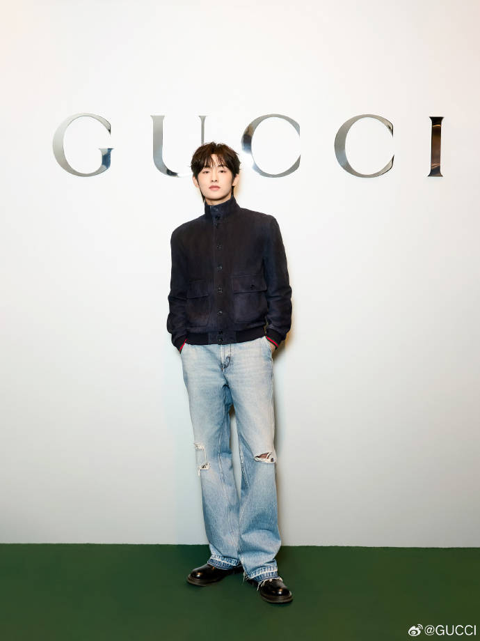 王楚然一席蓝色复古裙惊艳成都<strong></p>
<p>比特币带动其他虚拟货币</strong>，欧阳娜娜一身LV看展愈加熟女风！