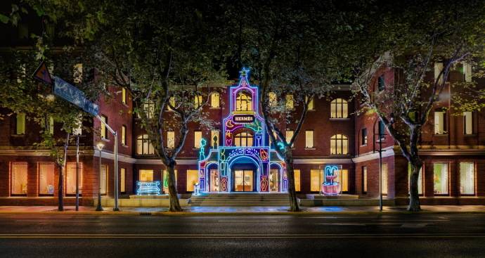 王楚然一席蓝色复古裙惊艳成都<strong></p>
<p>比特币带动其他虚拟货币</strong>，欧阳娜娜一身LV看展愈加熟女风！