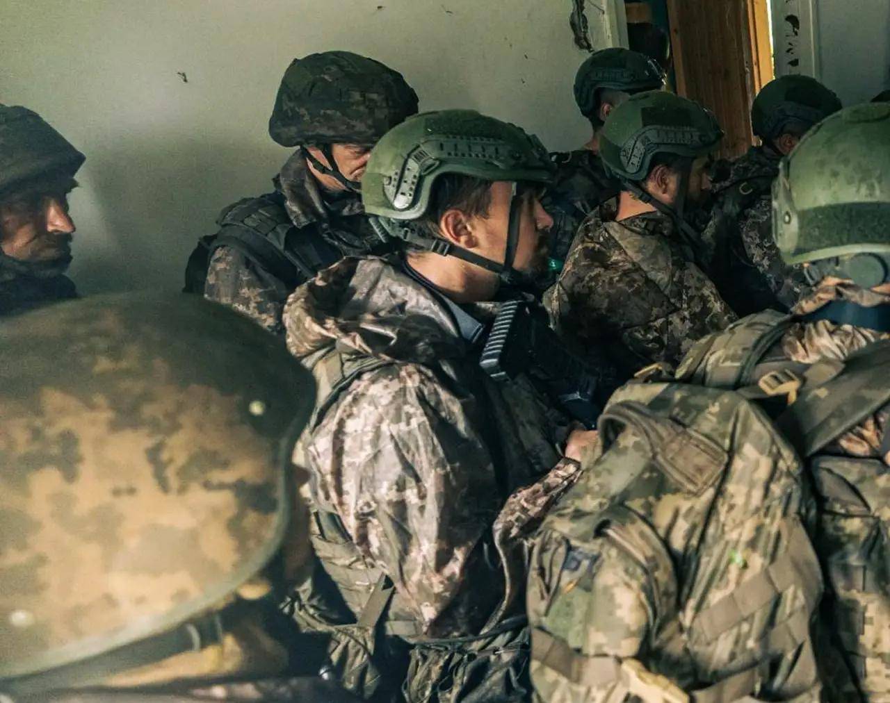 乌克兰败局已定？前线大崩溃<strong></p>
<p>btw虚拟币总量</strong>，乌军精锐警告：新兵练两天就上战场