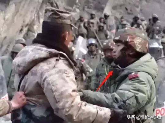 第一个扑向祁团长的印军黄种人面孔<strong></p>
<p>虚拟币温馨提示</strong>，他到底是什么人？