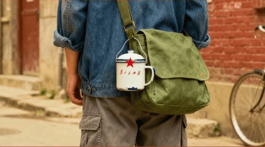 “50块帆布包配3000块包挂”<strong></p>
<p>虚拟币温馨提示</strong>，时髦年轻人背半个身家出门