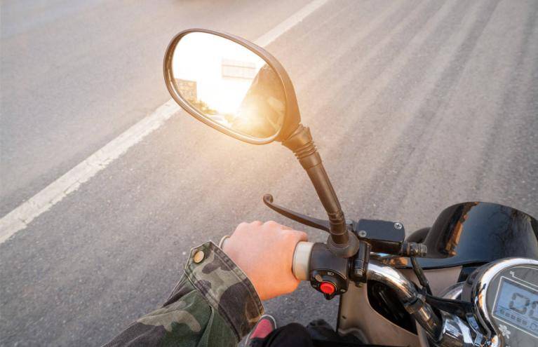 交付8万辆却蒸发5000亿市值<strong></p>
<p>虚拟币温馨提示</strong>，雷军“抄底”小米能否对抗空头？