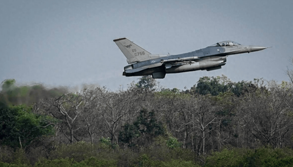 中日剑拔弩张之际<strong></p>
<p>虚拟币全球10排名</strong>，四大邻国又打起来了！战机重武器全部上场