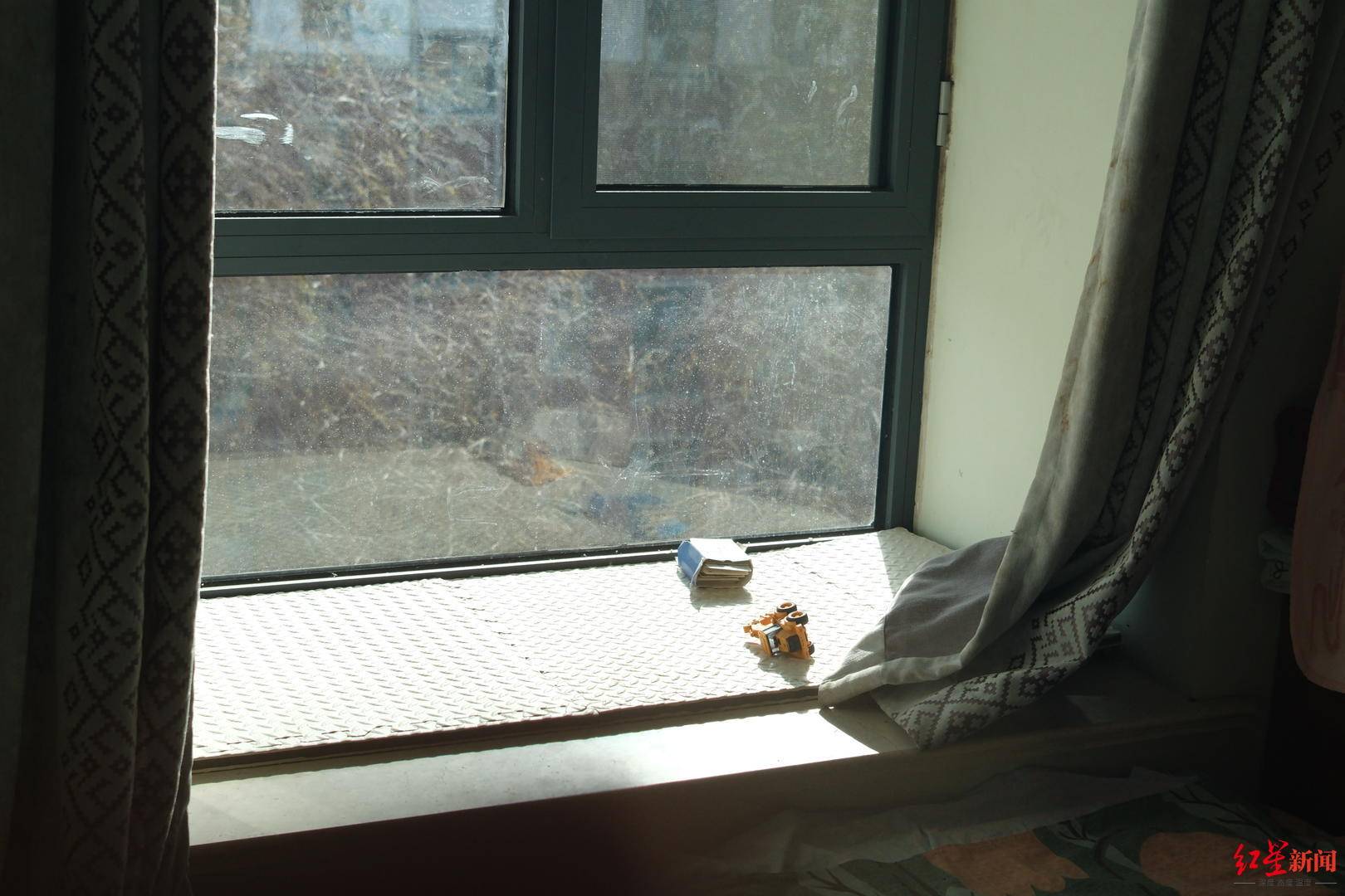 8岁自闭症男童苍山走失后身亡 深陷漩涡的父母：<strong></p>
<p>甲骨文虚拟币的英文代码</strong>我们全家都在用爱托举这个孩子丨2025未完待续