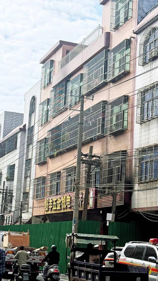 一家四代12人<strong></p>
<p>虚拟币跟区块链的区别</strong>，火灾中丧生背后