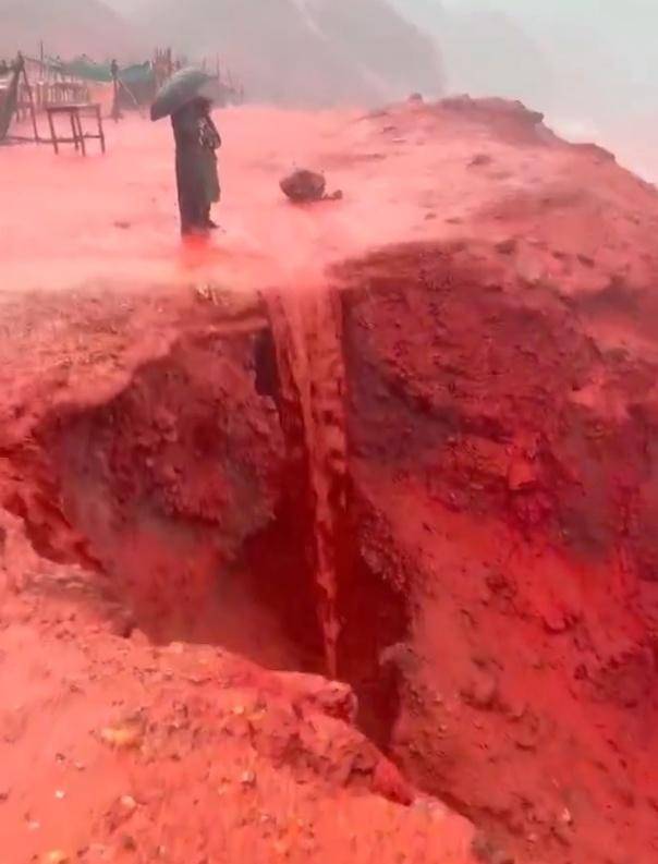 罕见！伊朗霍尔木兹岛遭遇强降雨<strong></p>
<p>虚拟币跟区块链的区别</strong>，部分海域变成“血色海洋”