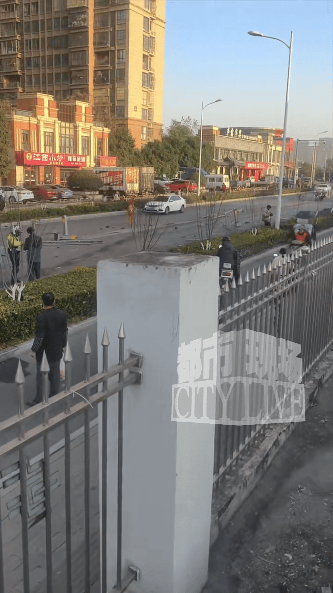 安徽一小米SU7撞翻几十米护栏<strong></p>
<p>虚拟币跟区块链的区别</strong>，目击者称车辆前轮脱落后才刹停，当地交警回应