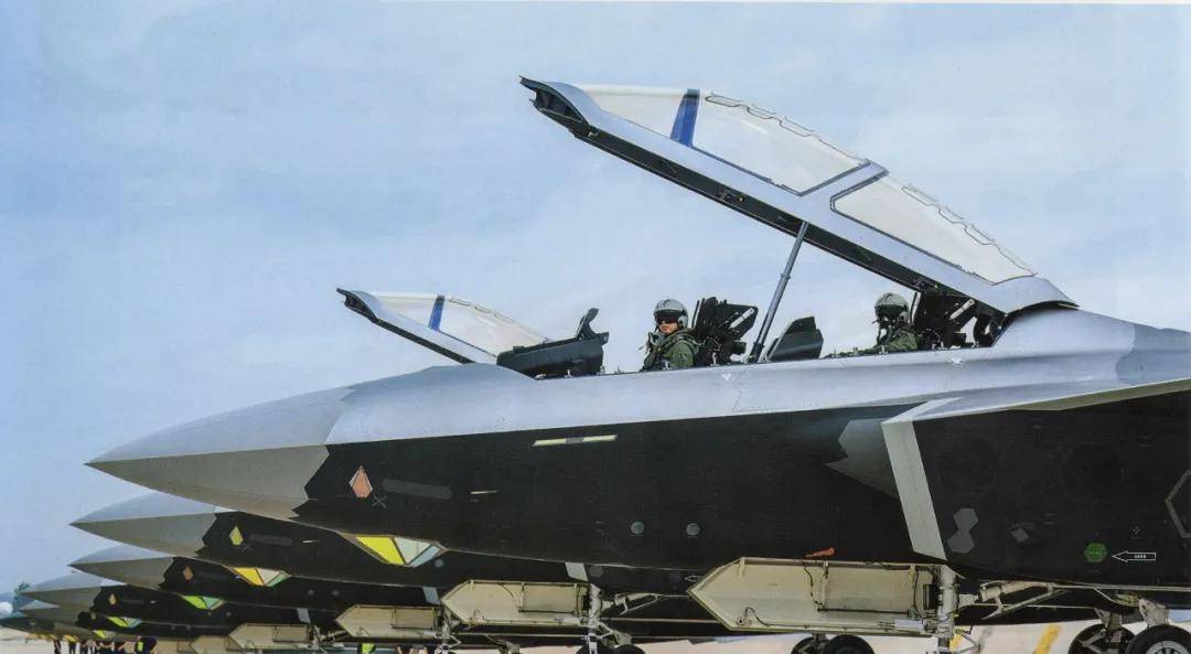 中航官宣：歼-20S具备对地、对海打击能力<strong></p>
<p>uuc虚拟币</strong>，可与无人机协同作战！