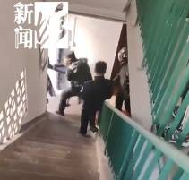 日日惊恐<strong></p>
<p>虚拟币钱包那些</strong>！上海夫妻持斧逐户砍砸邻居家门！居民：多年噩梦...