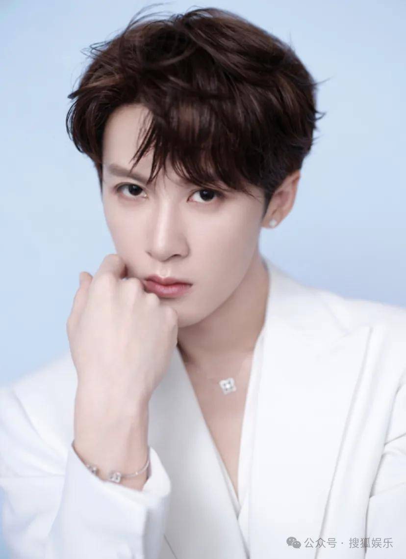 刚开年又曝一对相差15岁的恋情？他这一周两段绯闻真是连环暴击啊<strong></p>
<p>供应链虚拟币</strong>！