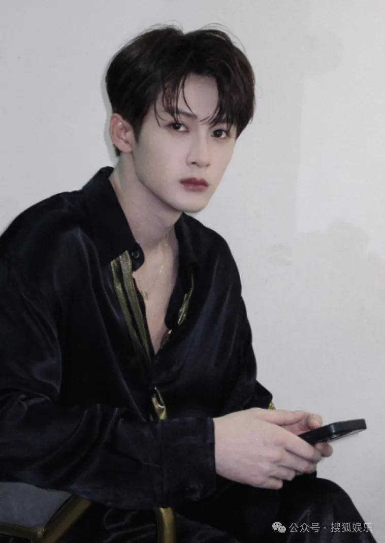 刚开年又曝一对相差15岁的恋情？他这一周两段绯闻真是连环暴击啊<strong></p>
<p>供应链虚拟币</strong>！