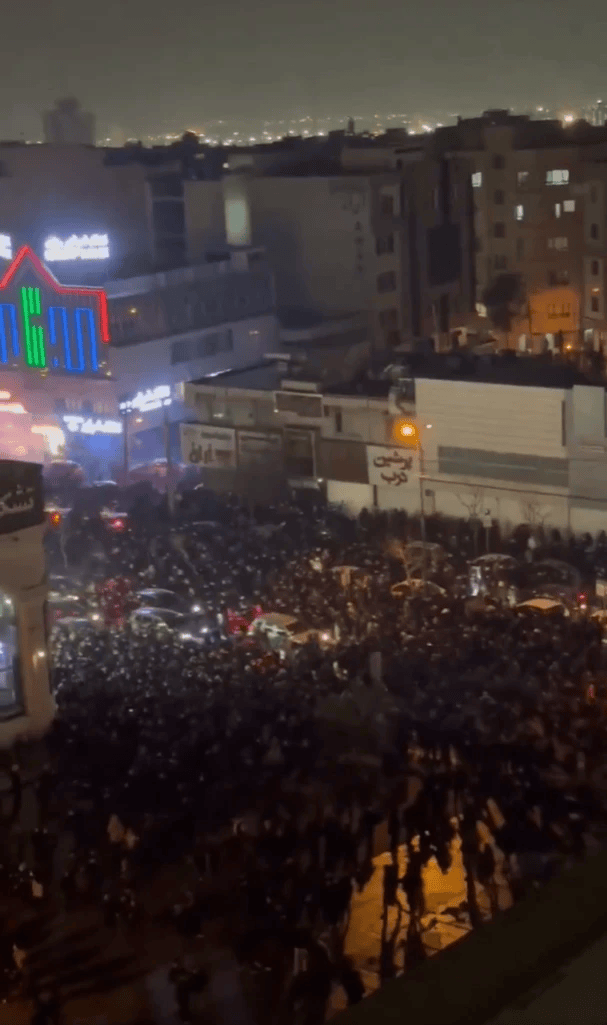 抗议持续12日 伊朗实施全国性网络管制