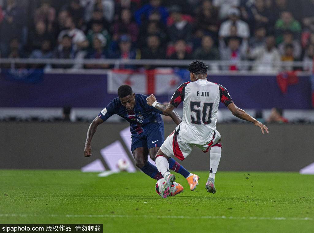 依旧门神！李昊扑出乌兹别克斯坦球员单刀，主裁随后判罚越位在先