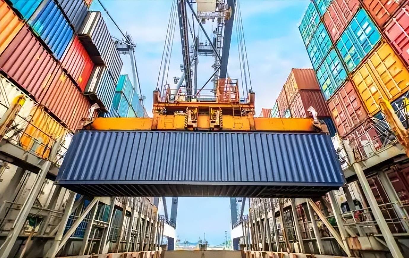 美媒很感慨：要不是中国还在反抗特朗普<strong></p>
<p>龙币网虚拟币</strong>，几乎全世界都向他投降了