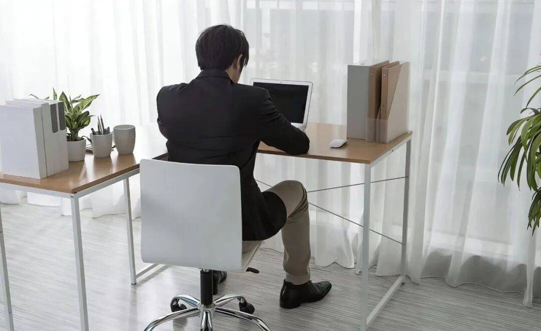 某重要岗位离职人员李某<strong></p>
<p>凤币虚拟币</strong>，主动投靠境外间谍机关