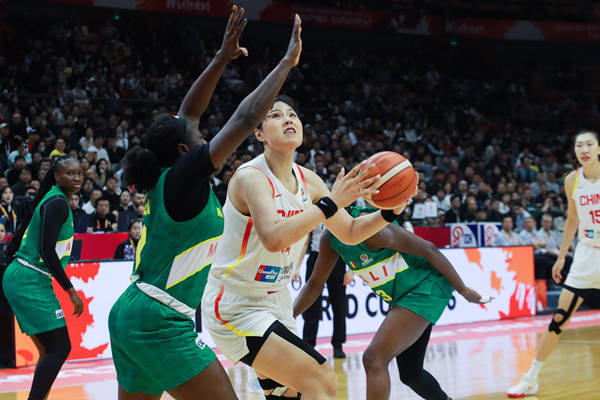 世界杯资格赛-李月汝21+11韩旭14分 中国女篮首战胜马里