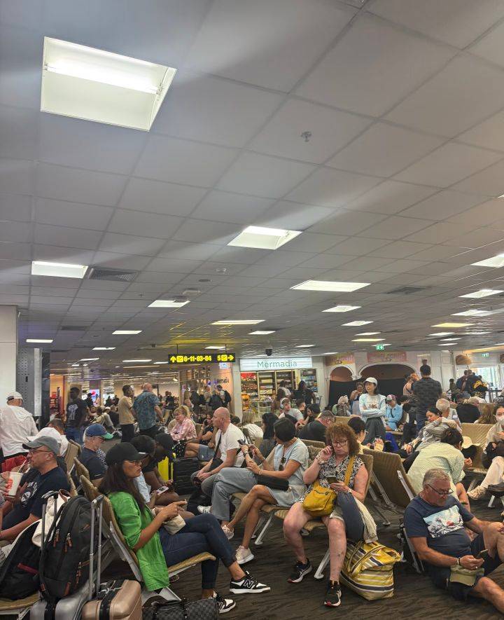 突发！印客机在泰国普吉硬着陆后前轮脱落<strong></p>
<p>虚拟币八卦币</strong>，跑道受损机场临时关闭，多趟航班延误或取消，普吉领办：已与机场沟通，妥善安排滞留中国旅客