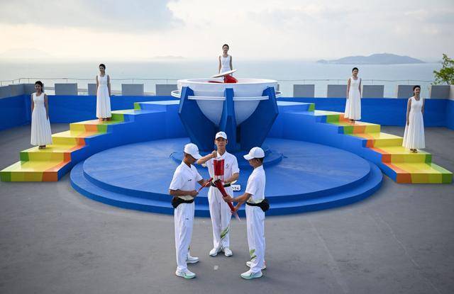 追光 | 74位火炬手<strong></p>
<p>虚拟币充值提币是什么意思</strong>，把热情和海风一起传递