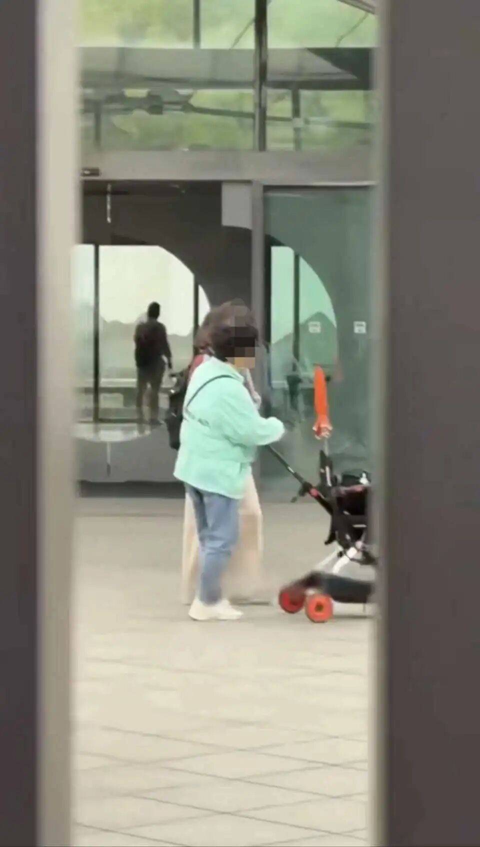 网友拍到苏州博物馆例行闭馆日有人参观<strong></p>
<p>丝路币是虚拟币吗</strong>，质疑有群体在特殊时段享受特殊待遇；馆方回应：当日馆内游客系该馆工会组织的员工活动场