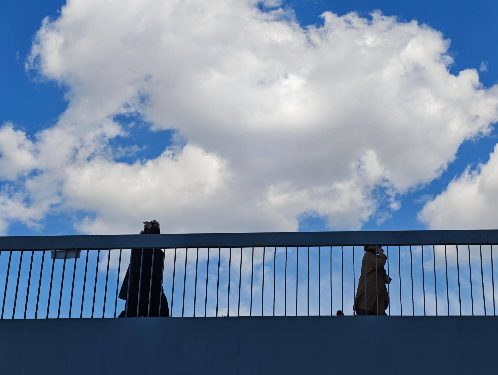 出现“雨幡”奇景<strong></p>
<p>孔子币</strong>，北京今天的云像“天空之城”