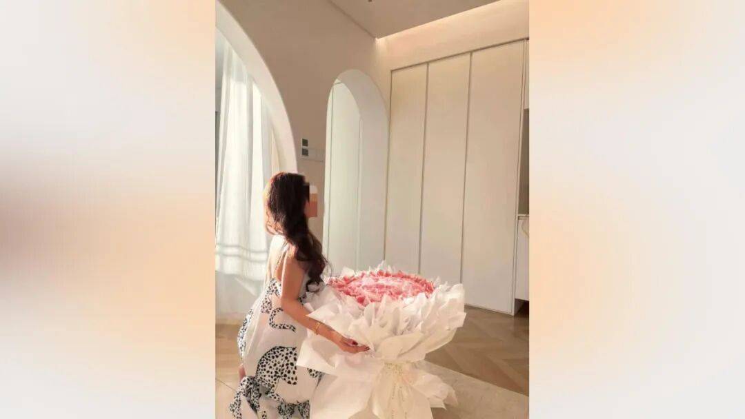 25岁海归男子恋上浙江离异老板娘<strong></p>
<p>以太坊交易平台</strong>，分手后追讨12万：每个月给她点外卖都要五六千，对方却没转过一分钱，每次转账还要写自愿赠与，准备起诉